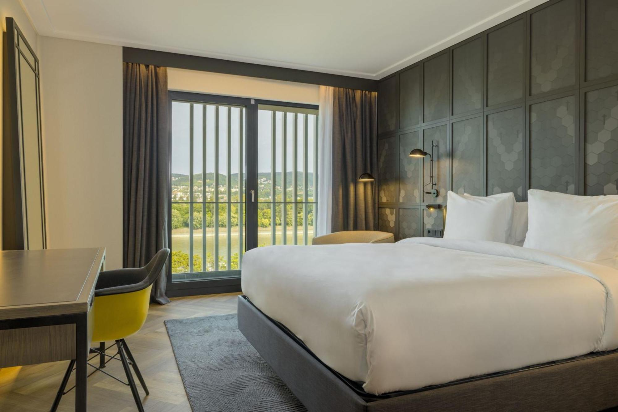 Four Points By Sheraton Budapest Danube Exteriör bild