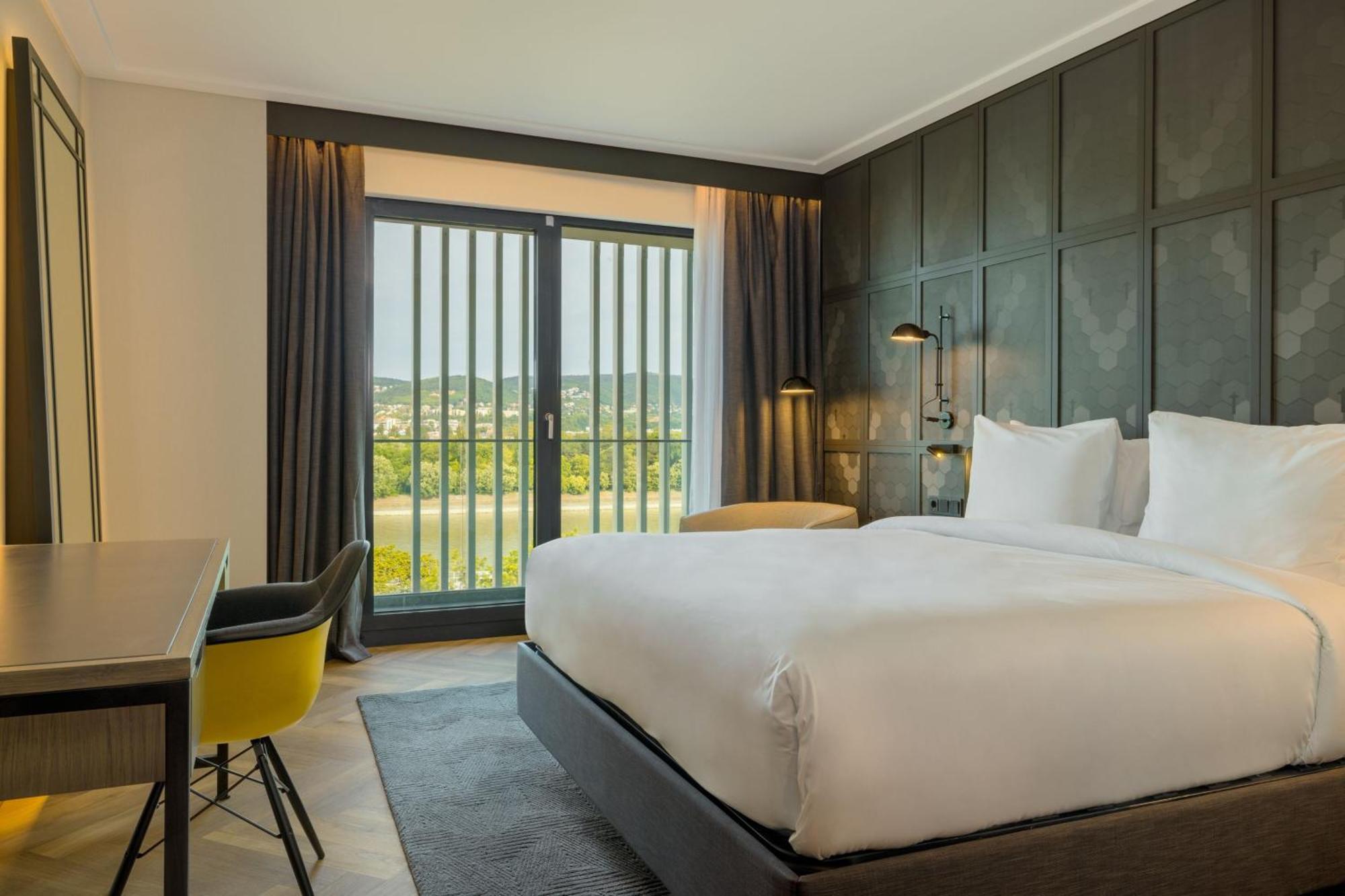 Four Points By Sheraton Budapest Danube Exteriör bild