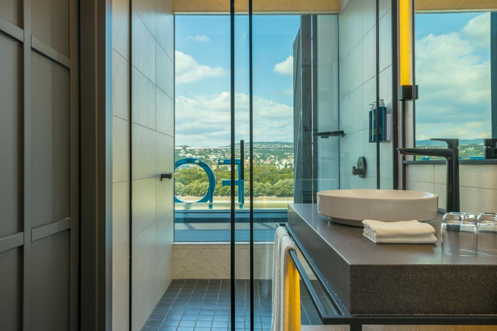 Four Points By Sheraton Budapest Danube Exteriör bild